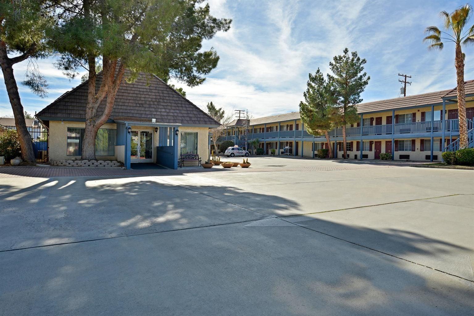 Americas Best Value Inn & Suites - Lancaster Exterior foto